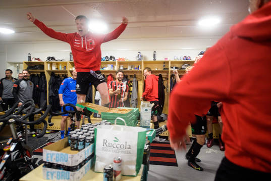Brommapojkarnas Gustav Sandberg Magnusson jublar
