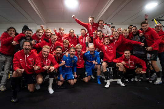 Brommapojkarnas spelare jublar