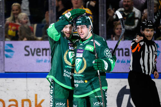 Färjestads Per Åslund och Remi Elie jublar