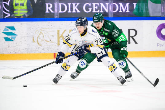 HV71s Jonathan Davidsson och Färjestads Ville Pokka