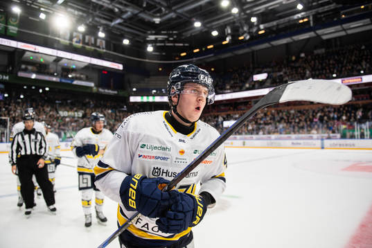 HV71s Emil Andrae jublar