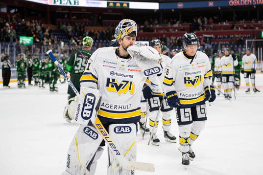 HV71s målvakt Joni Ortio deppar