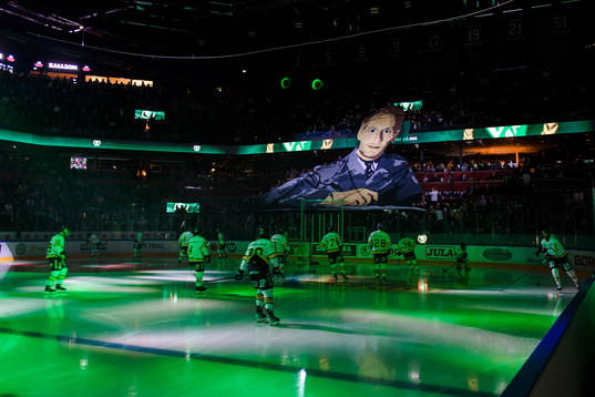Tifo med Färjestads Per Åslund på