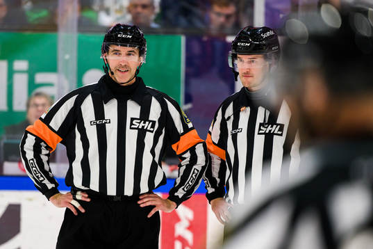 Domare Linus Öhlund och Domare Johan Nordlöf