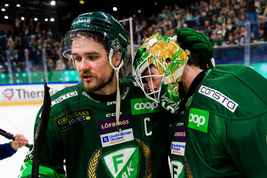 Färjestads Linus Johansson och målvakt Dennis Hildeby