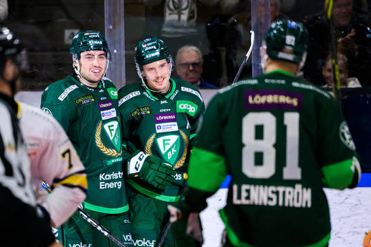 Färjestads Remi Elie och Joakim Nygård jublar