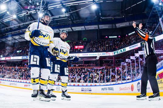 HV71s Oscar Fisker Molgaard och Joseph Laleggia