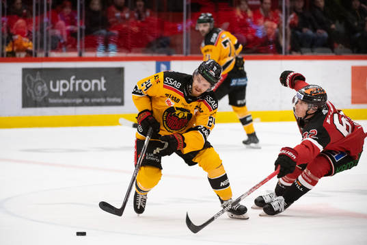 Luleås Brendan Shinnimin och Örebros Robert Leino