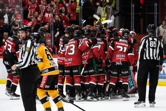 Örebros spelare jublar