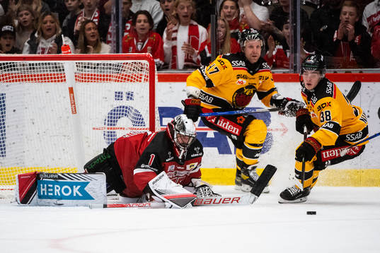 Luleås Leo Komarov och Olli Nikupeteri och Örebros