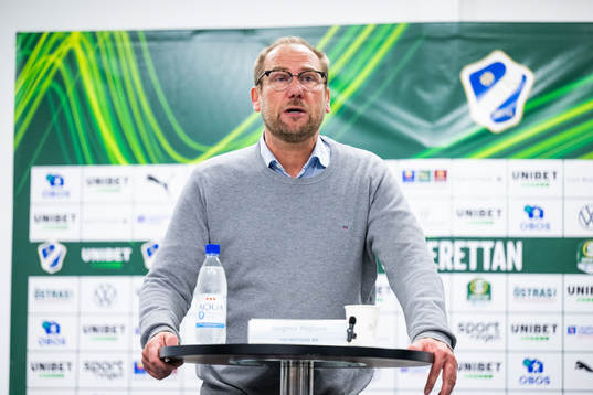 Halmstads tränare Magnus Haglund på presskonferensen