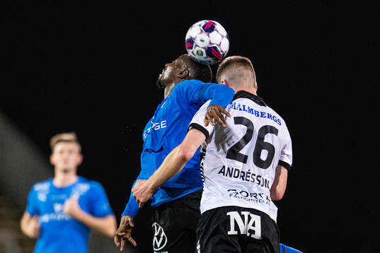 Halmstads Sadat Karim och Örebros Axel Andresson
