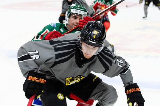 Brynäs Oskar Kvist och Frölundas Jere Innala
