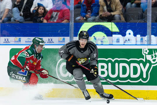 Frölundas Patrik Carlsson och Brynäs David Sklenicka