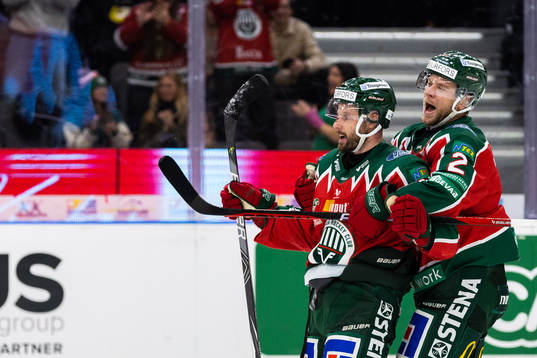 Frölundas Jan Mursak jublar med Christian Folin