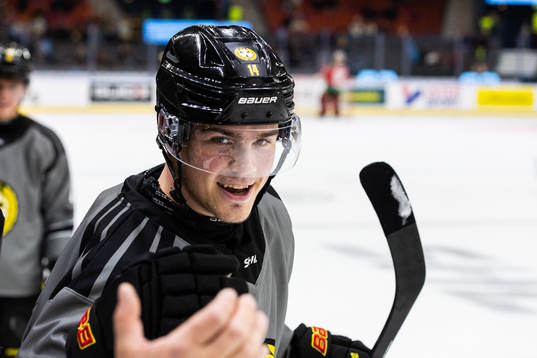 Brynäs Alexander Ljungkrantz jublar