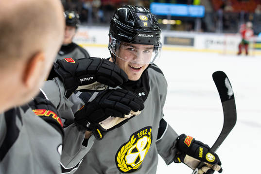 Brynäs Alexander Ljungkrantz jublar