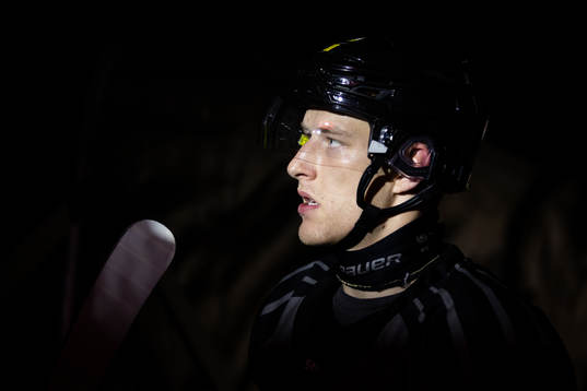 Brynäs David Sklenicka innan ishockeymatchen i SHL mellan