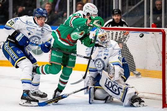 Rögles Marco Kasper gör 2-1 bakom Leksands målvakt