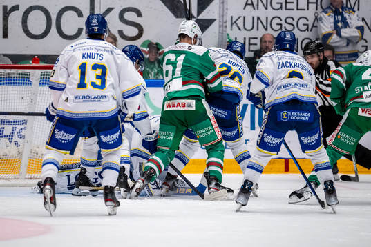Rögles Ludvig Larsson oroar framför Leksands målvakt