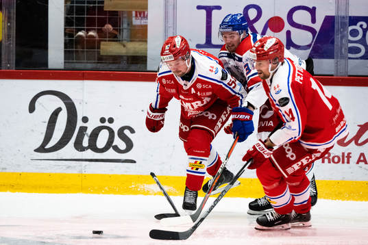 Timrås Jonathan Dahlén och Oskarshamns William Worge Kreü