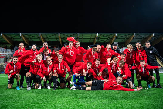 Brommapojkarnas spelare jublar
