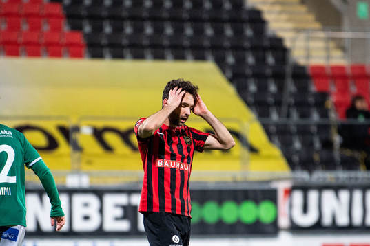 Brommapojkarnas Marijan Cosic deppar