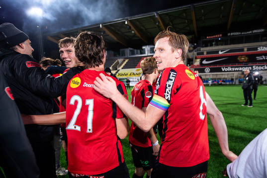 Brommapojkarnas Gustav Sandberg Magnusson jublar