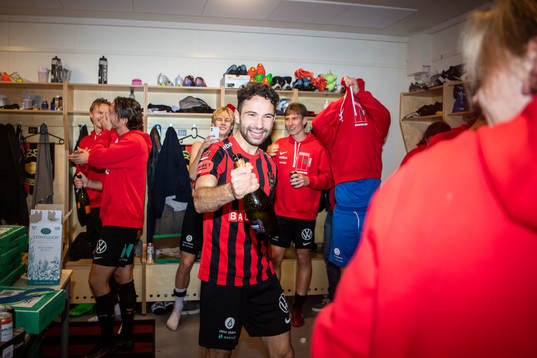 Brommapojkarnas Marijan Cosic jublar