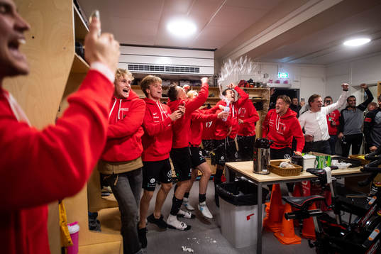 Brommapojkarnas spelare jublar