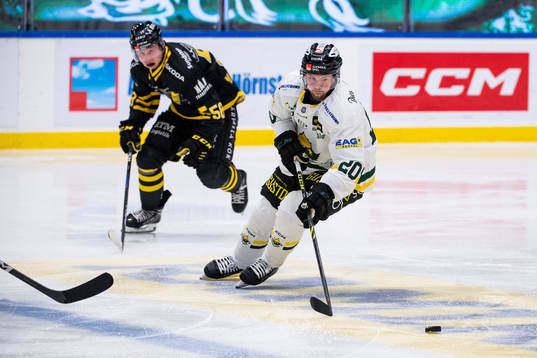 AIKs Oskar Magnusson och Östersunds Henrik Marklund