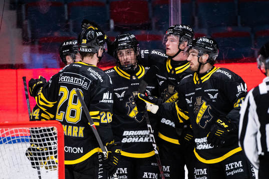 AIKs Dalibor Dvorsky jublar med lagkamrater
