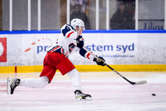 Nässjös Erik Holm skjuter