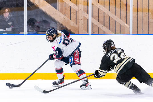 Linköpings Mallory Rushton och SDEs Hannah Clayton Carroll