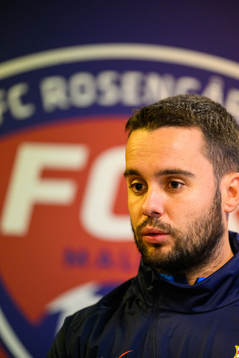 Head coach Jonatan Giraldez
