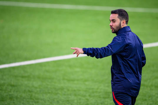 Head coach Jonatan Giraldez