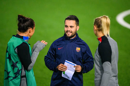 Lucy Bronze, head coach Jonatan Giraldez and Fridolina