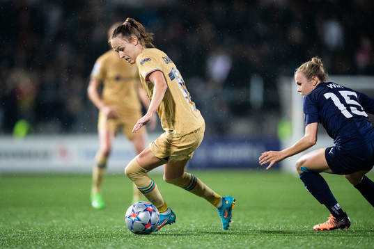 Caroline Graham Hansen of Barcelona and Jessica Wik of FC
