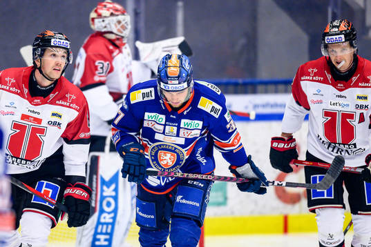 Växjös Glenn Gustafsson deppar mellan Örebros Filip