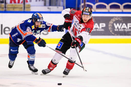 Växjös Jayden Halbgewachs och Örebros Rodrigo Abols