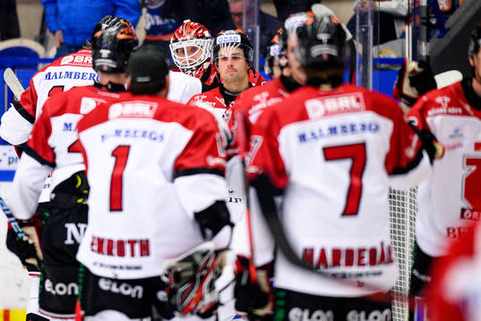 Örebros målvakt Jonas Arntzen jublar