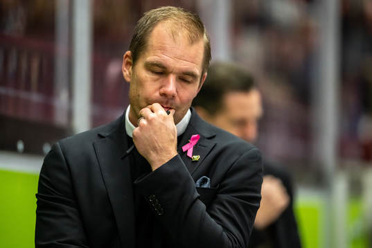 Färjestads huvudtränare Tomas Mitell deppar