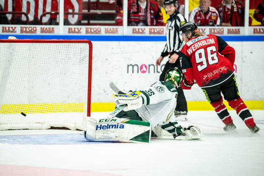 Malmö Redhawks Lukas Wernblom gör mål påsen straff