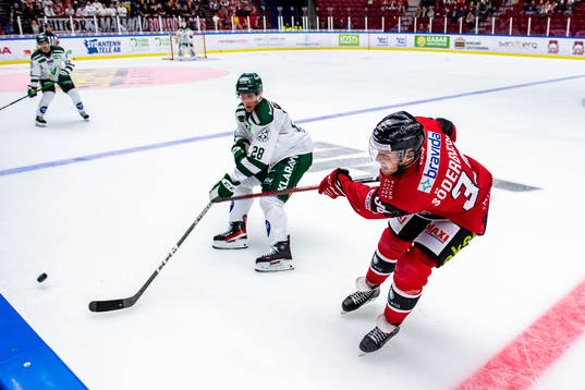 Färjestads Mattias Göransson och Malmö Redhawks Carl