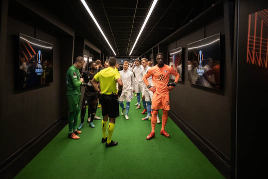 Anders Christiansen and goalkeeper Ismael Diawara of Malmö