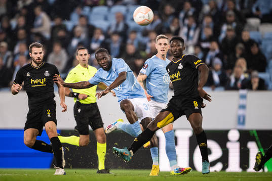 Mohammed Buya Turay and Søren Rieks of Malmö against Bart