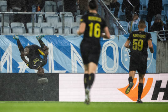 Lazare Amani of Union SG celebrates