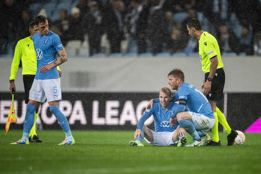 Oscar Lewicki of Malmö in pain, gets assistance by Anders