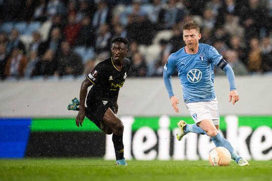 Lazare Amani of Union SG and Anders Christiansen of Malmö
