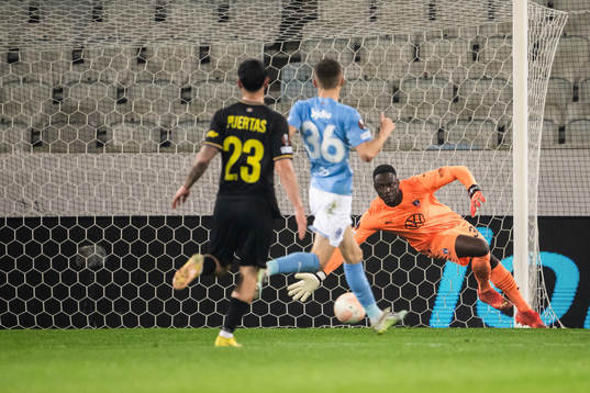 goalkeeper Ismael Diawara of Malmö